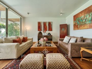 En venta casa en condominio de 4 casas ubicada en privilegiado sector de La Reina alta!
