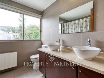 En venta casa en condominio de 4 casas ubicada en privilegiado sector de La Reina alta!