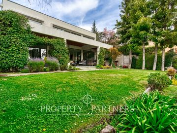 En venta casa en condominio de 4 casas ubicada en privilegiado sector de La Reina alta!