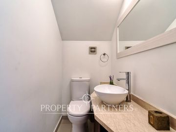 En venta casa en condominio de 4 casas ubicada en privilegiado sector de La Reina alta!
