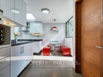 En venta casa en condominio de 4 casas ubicada en privilegiado sector de La Reina alta!