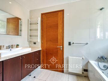 En venta casa en condominio de 4 casas ubicada en privilegiado sector de La Reina alta!