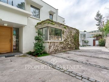 En venta casa en condominio de 4 casas ubicada en privilegiado sector de La Reina alta!