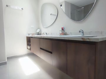Casa en venta 4 habitaciones a estrenar | sector Tumbaco