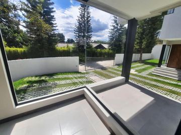 Casa en venta 4 habitaciones a estrenar | sector Tumbaco