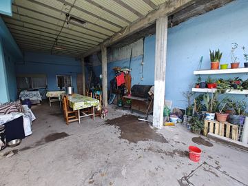 Casa en  venta en Isidro Casanova
