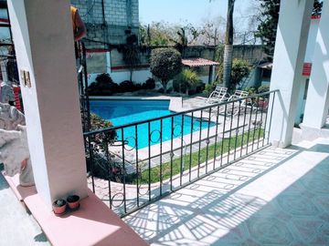 VENTA DE AMPLIA CASA EN MORELOS CON ALBERCA Y CABAÑAS.