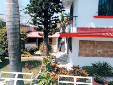 VENTA DE AMPLIA CASA EN MORELOS CON ALBERCA Y CABAÑAS.