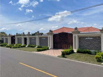 VENTA DE CASA EN AGUADULCE, INCLUYE PANELES SOLARES Y MUCHO AHORRO