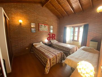 CODIGO 707 - CASA EN ALQUILER TEMPORARIO - ZONA GOLF -  PINAMAR - 4 HABITACIONES
