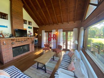 CODIGO 707 - CASA EN ALQUILER TEMPORARIO - ZONA GOLF -  PINAMAR - 4 HABITACIONES