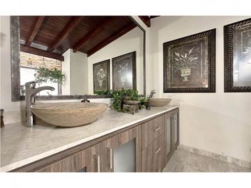 venta apartamento Medellin laureles santa teresita penthouse duplex lujo luxury moderno remodelado parque exclusivo elegante recibo menor valor escuch