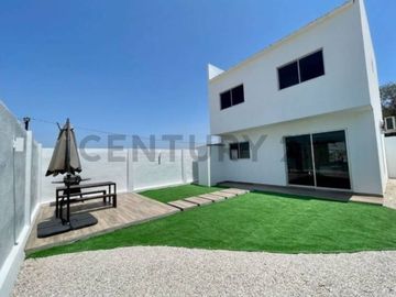 Venta Casas de Estreno en Urb. Costa Gardens, Vía a la Costa