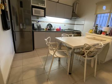 Triplex  en Olivos 5 dormitorios  con jardin y pileta