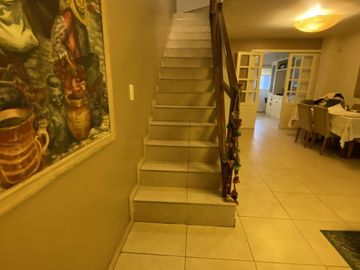 Triplex  en Olivos 5 dormitorios  con jardin y pileta