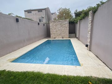 Triplex  en Olivos 5 dormitorios  con jardin y pileta