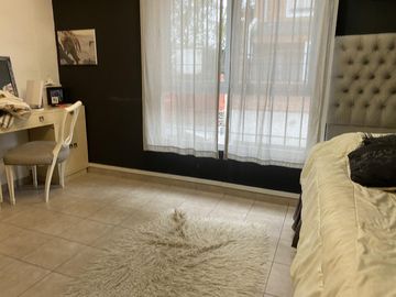 Triplex  en Olivos 5 dormitorios  con jardin y pileta