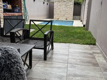 Triplex  en Olivos 5 dormitorios  con jardin y pileta