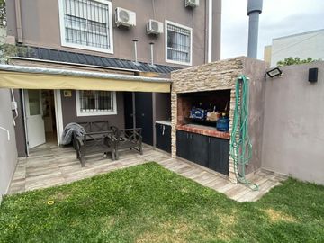Triplex  en Olivos 5 dormitorios  con jardin y pileta