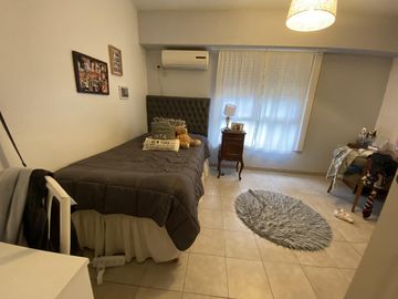 Triplex  en Olivos 5 dormitorios  con jardin y pileta
