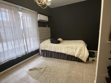 Triplex  en Olivos 5 dormitorios  con jardin y pileta