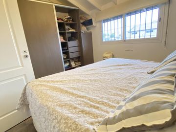 Triplex  en Olivos 5 dormitorios  con jardin y pileta