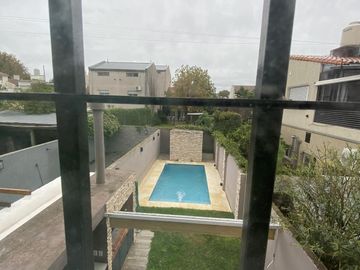 Triplex  en Olivos 5 dormitorios  con jardin y pileta