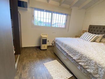 Triplex  en Olivos 5 dormitorios  con jardin y pileta