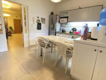 Triplex  en Olivos 5 dormitorios  con jardin y pileta