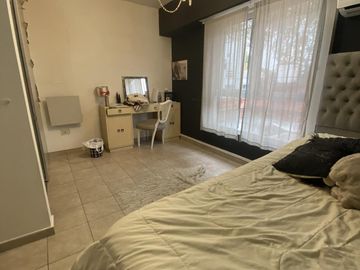 Triplex  en Olivos 5 dormitorios  con jardin y pileta