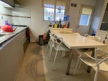 Triplex  en Olivos 5 dormitorios  con jardin y pileta