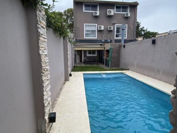 Triplex  en Olivos 5 dormitorios  con jardin y pileta