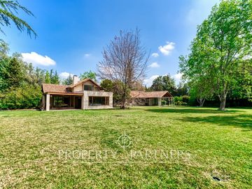 Casa Chicureo centro, condominio con acceso directo Av del Valle