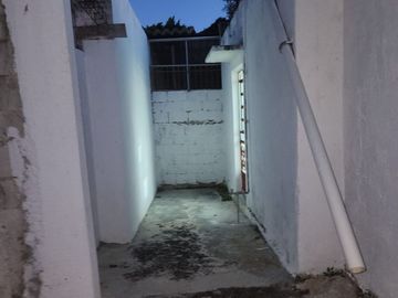 CASA A UNAS CALLES DEL ESTADIO SALVADOR ALVARADO