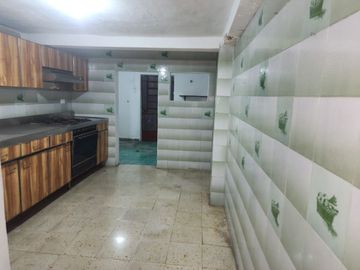 CASA A UNAS CALLES DEL ESTADIO SALVADOR ALVARADO