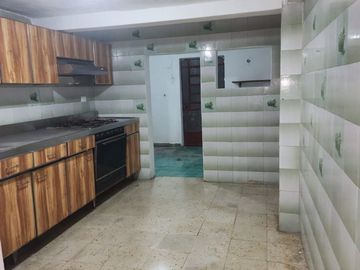 CASA A UNAS CALLES DEL ESTADIO SALVADOR ALVARADO