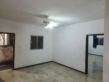 CASA A UNAS CALLES DEL ESTADIO SALVADOR ALVARADO