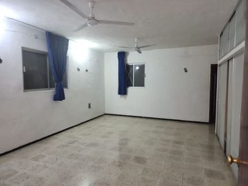 CASA A UNAS CALLES DEL ESTADIO SALVADOR ALVARADO