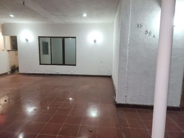 CASA A UNAS CALLES DEL ESTADIO SALVADOR ALVARADO