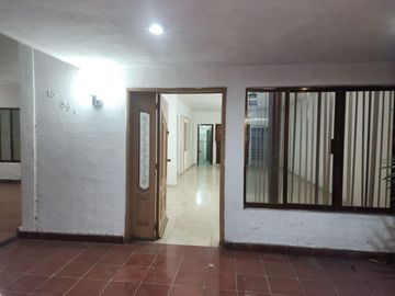 CASA A UNAS CALLES DEL ESTADIO SALVADOR ALVARADO