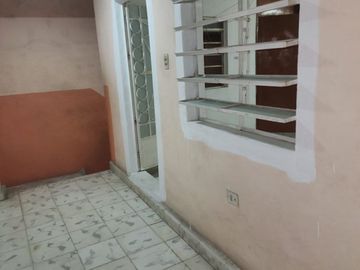 CASA A UNAS CALLES DEL ESTADIO SALVADOR ALVARADO