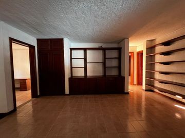 RESIDENCIA EN PRIVADA COLONIAL, EN CHUBURNA