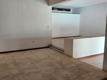 RESIDENCIA EN PRIVADA COLONIAL, EN CHUBURNA