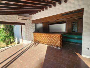 RESIDENCIA EN PRIVADA COLONIAL, EN CHUBURNA