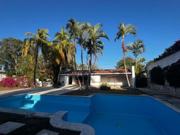 RESIDENCIA EN PRIVADA COLONIAL, EN CHUBURNA