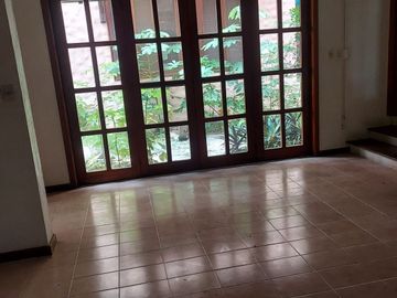 RESIDENCIA EN PRIVADA COLONIAL, EN CHUBURNA
