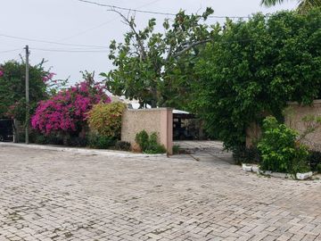 RESIDENCIA EN PRIVADA COLONIAL, EN CHUBURNA