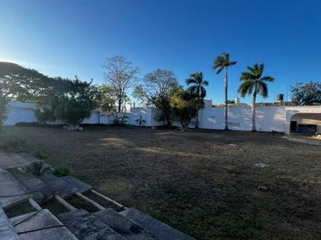 RESIDENCIA EN PRIVADA COLONIAL, EN CHUBURNA