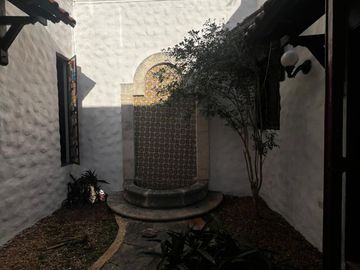 RESIDENCIA EN PRIVADA COLONIAL, EN CHUBURNA