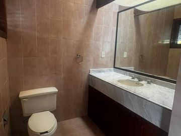 RESIDENCIA EN PRIVADA COLONIAL, EN CHUBURNA